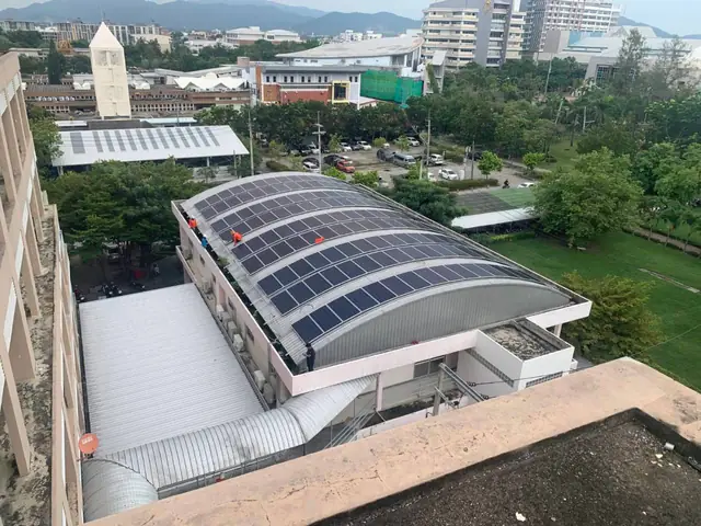 โซลาร์เซลล์หลังคาโค้งอาคารสาธารณะ — SolarCare PRO