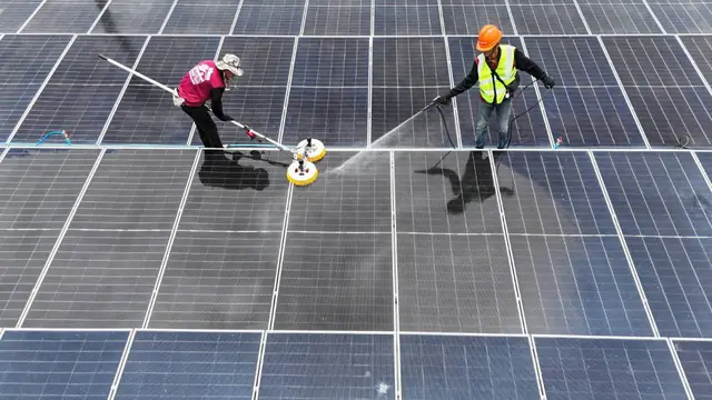 ล้างทำความสะอาดแผงโซลาร์เซลล์ — SolarCare PRO