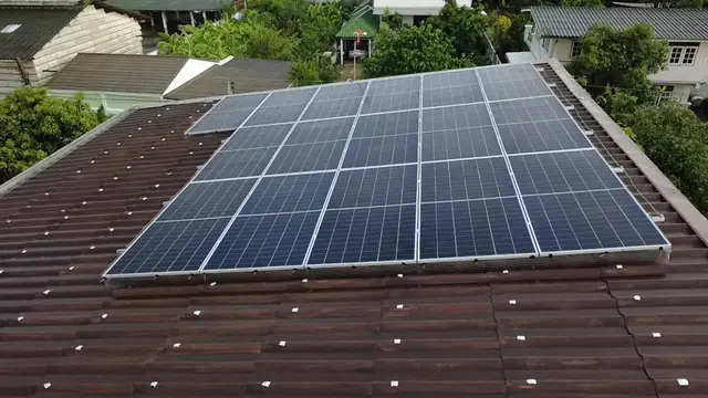 แผงโซลาร์บนหลังคาเมทัลชีท — SolarCare PRO